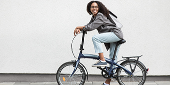 WomanonEbike
